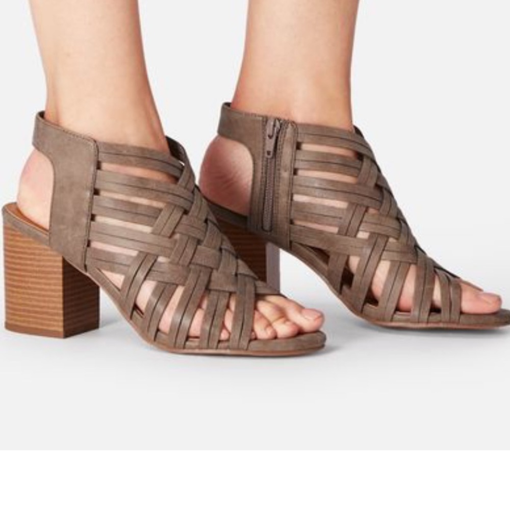 Justfab women’s heeled‎  strapped sandals size 10